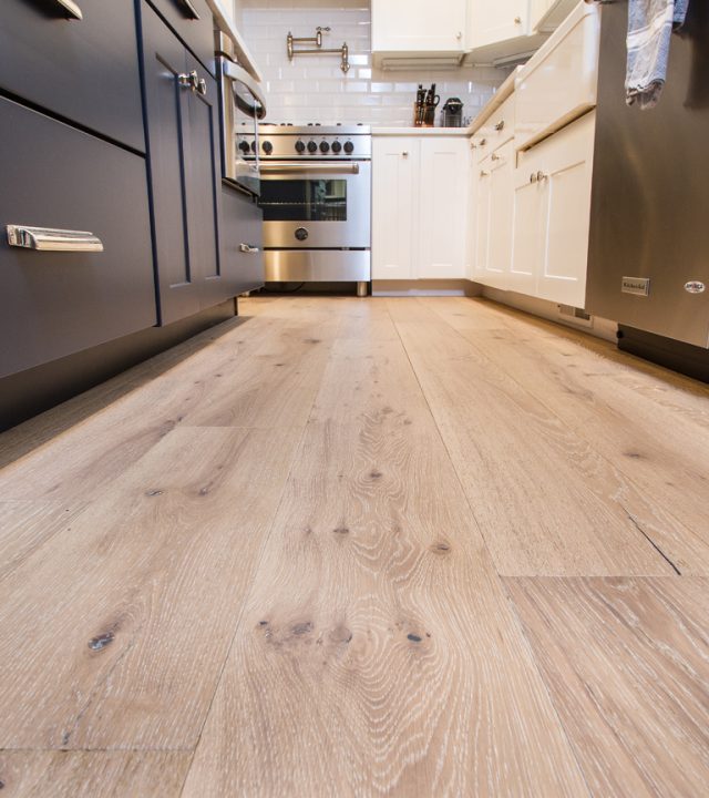 hardwood-plank-oak-bluffs-kitchen